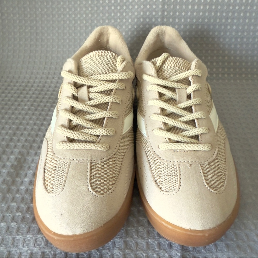 NEW Madden Girl Women’s Giia Comfort Shoes Sneakers Gum Sole Laces 7M Beige